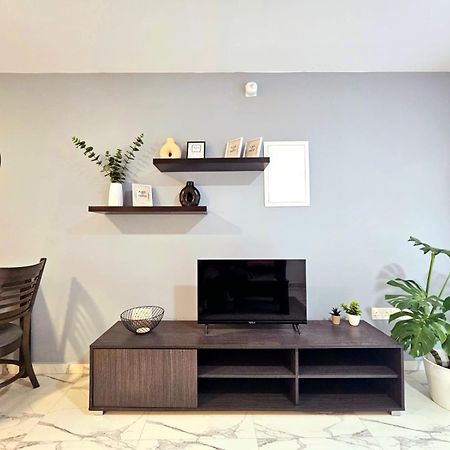 1Bd Beach Apartment Paphos Ngoại thất bức ảnh
