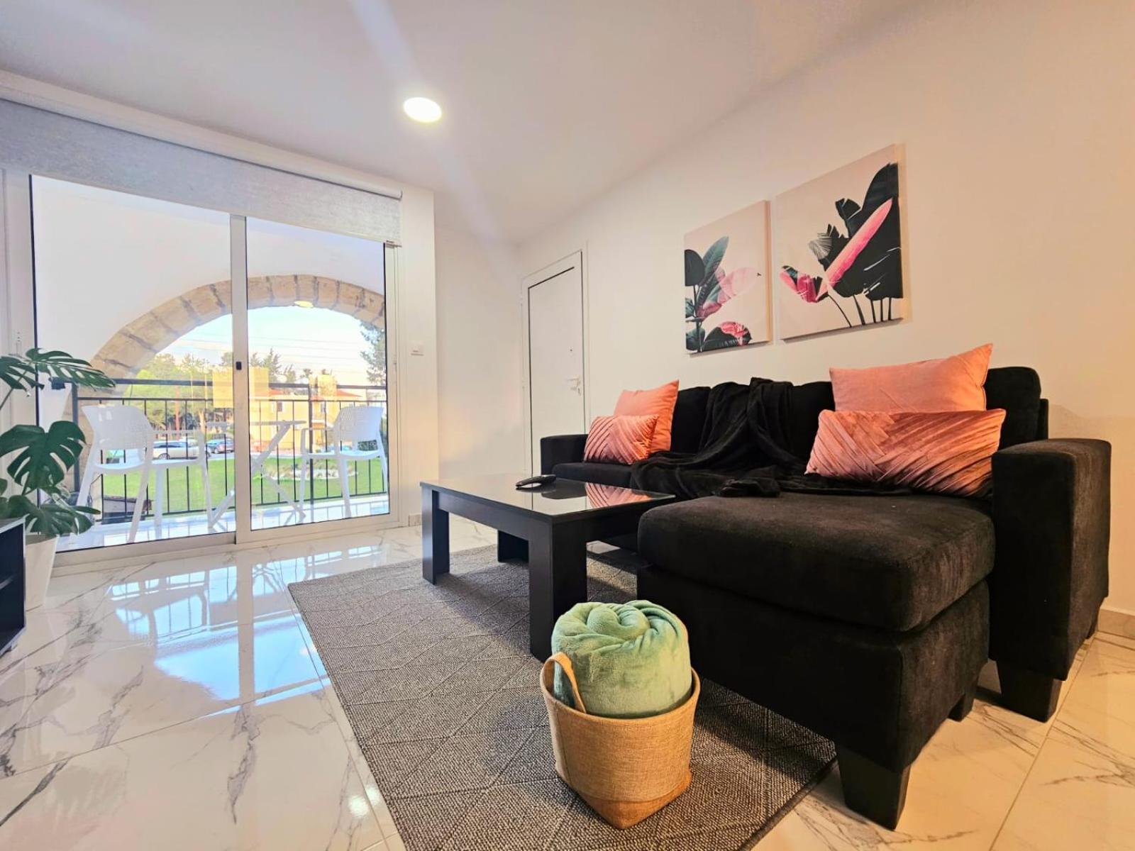 1Bd Beach Apartment Paphos Ngoại thất bức ảnh