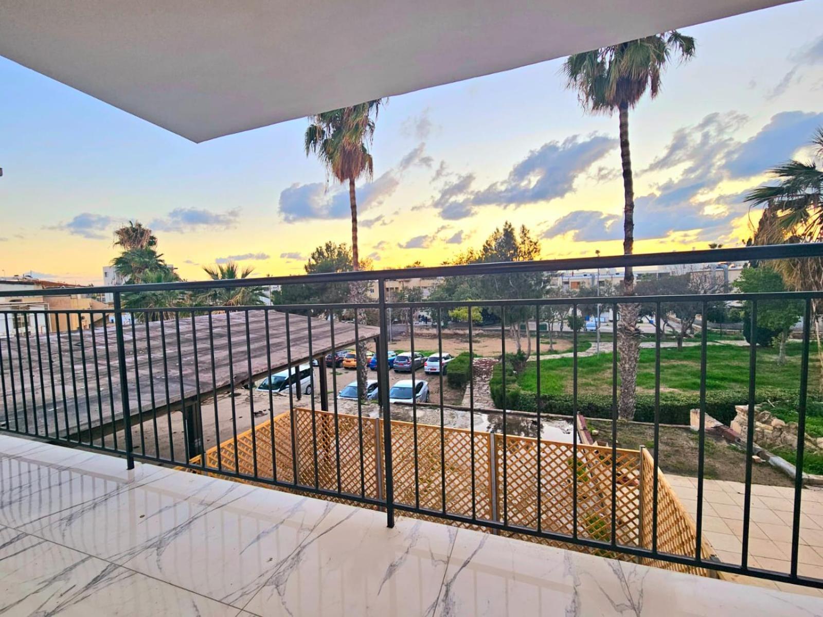 1Bd Beach Apartment Paphos Ngoại thất bức ảnh